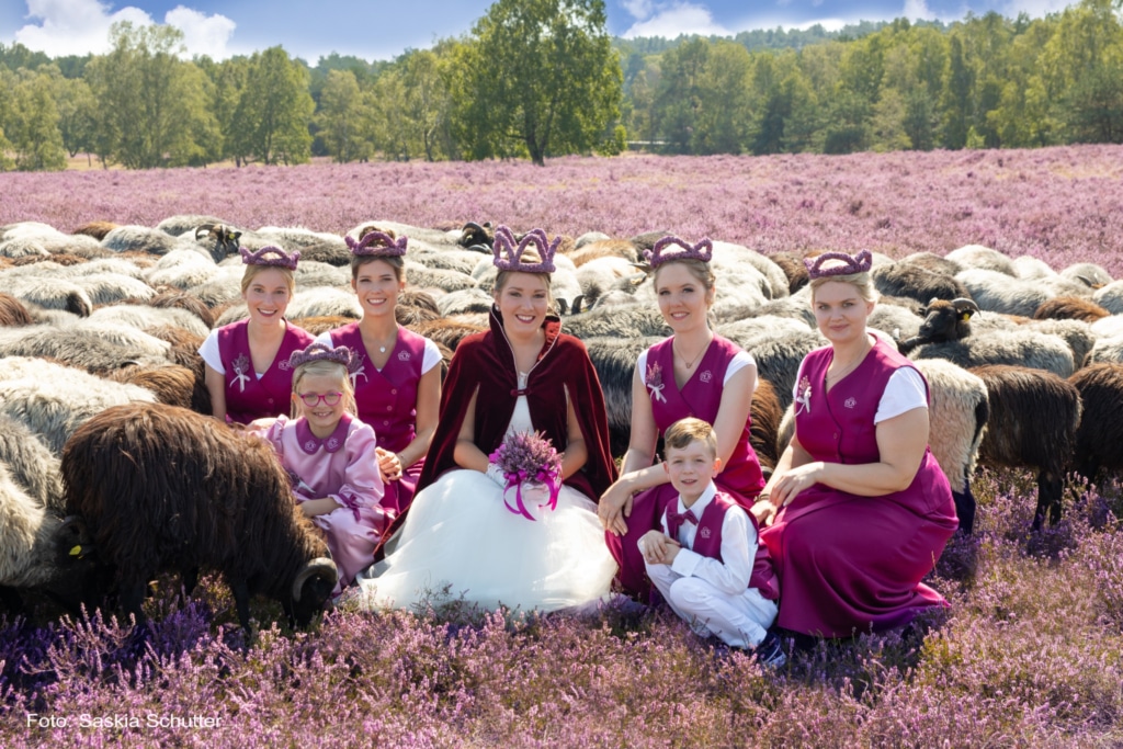 The Schneverdingen Heath Queen 2019 and her court | Photo: Saskia Schutter