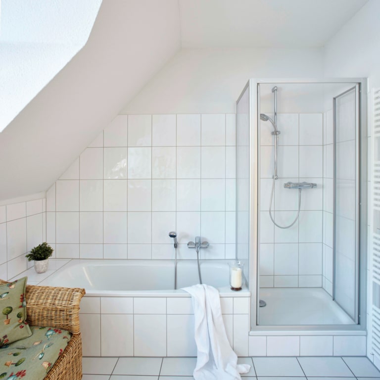 Bathroom vacation apartment Schwalbennest *** | Hotel Hof Tütsberg Schneverdingen | Photo: Christian Burmester